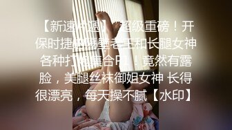 温柔的小少妇脱了衬衫就开始骚，揉奶玩逼自慰，逼逼里塞着跳蛋