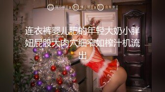 商场TP美女和男友约会牛仔裙里竟然没有穿内裤