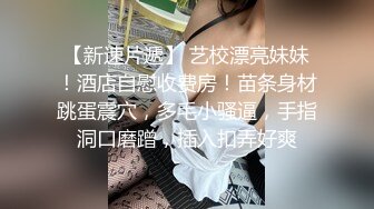 漂亮眼睛微毛肥穴口罩妹子露逼诱惑，黑色网袜拨开丁字裤拉扯，近距离特写掰穴翘起双腿，诱人嫩穴看着非常诱人