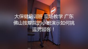 大学厕所穿衣风格和其他女学生完全不同，应该是被包养了，不过看B还挺嫩的应该刚开发不久(原档）