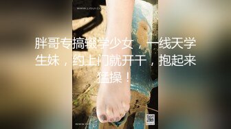 TW大神《野狼》最新厕拍几个靓妹--披肩发小女神尿完要臭美补妆