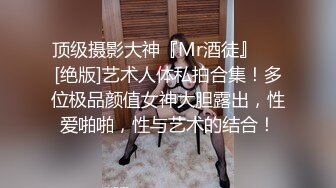 露脸顶级美女三人游戏，一人拍摄，两个享受的性爱，妹妹一脸享受开心笑了