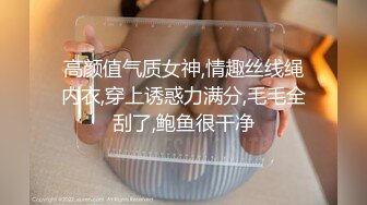 下了班后的厨房真实，女朋友在洗碗，男朋友过来掀起睡衣就要操，’你滚，你绝对是变态狂‘！