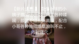 年轻气质女友朵朵 和包皮男小男友口交，很小心翼翼，慢慢给男友吃