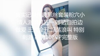 最新全镜头偷窥二个美女嘘嘘