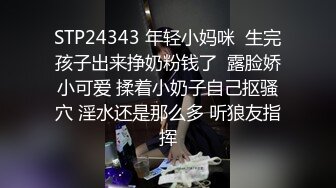 粉嫩美女和闺蜜极品美臀假屌互插，跪在地上特写，越玩越来劲，两个妹子太骚了