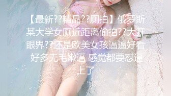 巨乳美女，观众面前使劲摇晃，礼物不停，笑容甜美~ 