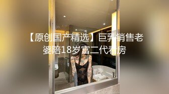 金色小辫子美女回归大自然，扒开洞口微张的BB尽情发泄