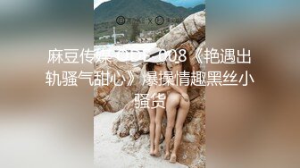 一脸呆萌00后妹妹！情趣装短裙！扭腰摆臀露奶子，无毛嫩穴用笔插入，特写视角极度诱惑