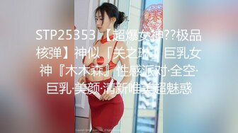 《极品CP魔手外购》色胆包天坑神潜入某公司女厕独占坑位隔板缝中现场实拍超多美女小姐姐方便，脸逼同步前后拍太顶了 (4)