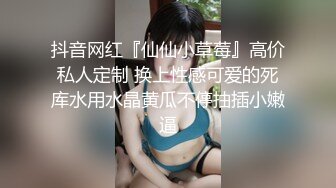 好誘人的粉乳頭和嫩屄穴 好想立馬上去啃兩口再肏她啊