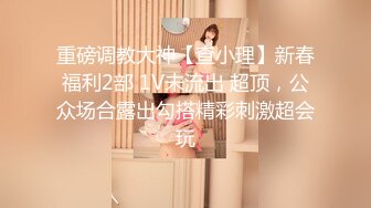 洗浴会所保安躲藏在排气扇通风口附近手持偷拍女浴客洗澡貌似有几个身材还可以