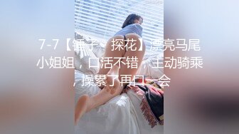 高颜值白皙妹子【童颜巨乳】全裸一字马道具假屌骑坐，特写按摩器震动肥逼，很是诱惑喜欢不要错过