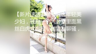 无情哈了少约了个牛仔短裙妹子，沙发上操撩起裙子摸逼，翘起屁股后入抬起双腿抽插猛操