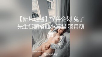 长发美女雪儿粉和男粉丝在网吧厕所约啪，爽到高潮但不敢叫出