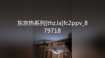 金发00后嫩妹被瘦子胖子轮流操，花臂纹身尖尖小奶子，扶着屁股后入猛顶，深喉插嘴，瘦子操完胖子继续干