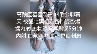 色眯眯的眼镜胖领导KTV包房约了两个女人唱一会喝点酒来情绪了被两个妹子按倒扒光沙发上肉战对白搞笑