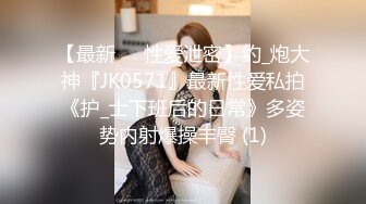 女主人在内衣Pegging她的Sissy