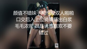 粗暴老哥按着女友头强行深喉口交，玩爽了就大力抽插，干的女友眉头紧皱美乳摇晃，爽的不行