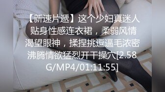 人妻 被两个单男从厨房干到门外 刺激是刺激 就是再爽不能叫