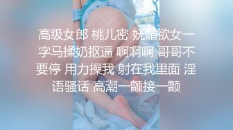 很火的家庭摄像头，美艳少妇和儿子睡觉，弟弟睡着哥哥看妈妈玩手机，要妈妈亲亲才肯睡，手有意无意放大腿逼逼里，6啊！