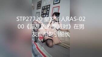 【新片速遞】   商场女厕全景偷拍❤️美女服务员的极品小黑鲍