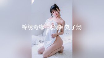 壮哥约了位极品女神级长发美女 狂干就是射不出来只能让打手枪