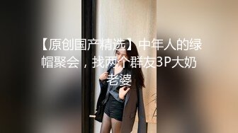 冒死爬窗偷窥房东的小女儿洗澡卧槽,这B毛很有特色