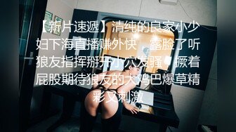 长相甜美的妹妹穿银色睡衣，聊聊性事男友