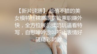 刚来完月经的女友迫不及待展示骚逼