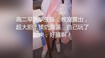 就喜欢用奶子比心的颜值骚货，黑丝情趣跟两个小哥沙发上激情3P