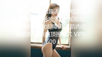 光头老哥到邻国找当地俩OO後嫩妹,KTV里边唱边脱下衣服玩妹子,妹子质量好还不贵