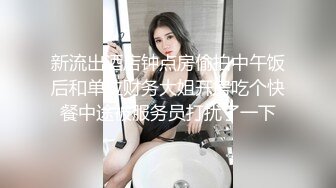 熟女干妈穿上黑丝网袜