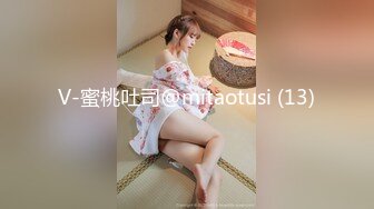 白色短热裤娇小身材迷人笑容女孩樱桃小嘴里含着超大粗黑鸡巴操进粉嫩鲍鱼里真是视觉冲击