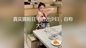 五官精致极品小女友，纯欲系小美人，半脱内裤美腿足交，慢慢插入嫩穴，主动...