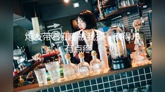 【新片速遞】 路边公厕全景偷拍两位出来散步的美女❤️非常漂亮的极品鲍鱼