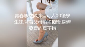 在少妇家婚床上操她，无套后入