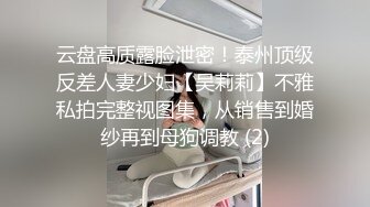 【新速片遞】 巨乳人妻 好想体验同时吃两根大肉棒 你们操过这么大屁股的女人吗 干起来滋味怎么样 喜欢我的大屁屁还是大奶子 