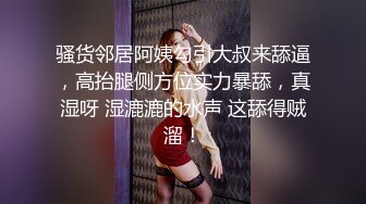 年轻小伙玩弄爆乳小阿姨，骑在脖子上草嘴，黑丝大屁股全程露脸