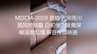 一边通过语音跟老婆文爱，一边操着身旁的妹子