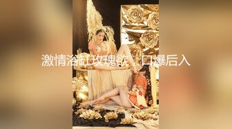 长相甜美白裤大奶，镜头特写深喉口交，扶着小腰后入抽插猛操，骑乘打桩操的妹子受不了