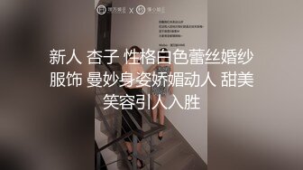 电梯口露出爆插白丝邻居姐姐。