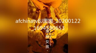 【新片速遞】 年轻小女友露脸直播和男友做爱，打飞机乳交，女上位无套战白虎特写近景操逼，白浆可不少