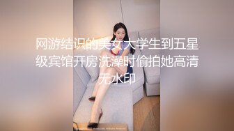 【新速片遞】 开档黑丝漂亮少妇 被大洋吊无套爆菊花 简单粗暴 抠着逼插着屁眼 爽的不要不要的 