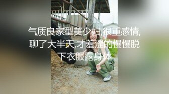 【新速片遞】  写字楼女厕再遇换蓝裙白丝美女前台❤️两片与逼齐平的肥唇让人心痒