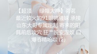 战后温存，女友在梳妆台边化妆，却被男友无情手持镜头拍摄