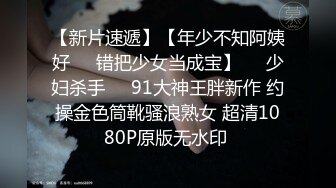  变态男让年轻貌美的妻子故意勾搭外卖小伙 还偷拍操逼过程