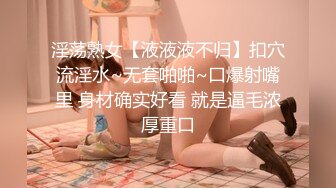 女神的幸福生活，超高颜值清纯美女，夹着大肥穴揉搓自慰，中年大叔加入操逼，多种姿势尽情蹂躏