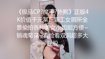 饥渴骚货脱光了对着镜头自摸