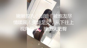 年轻的小少妇露脸了，镜头前让小哥用道具玩逼，掰开骚穴给狼友看特写，口交大鸡巴让小哥后入玩着奶子抽插